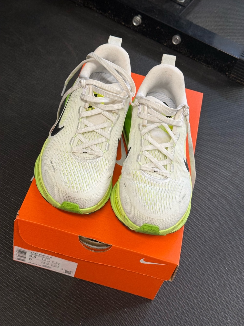 Nike Vomeros 18 (Neon Green & White)